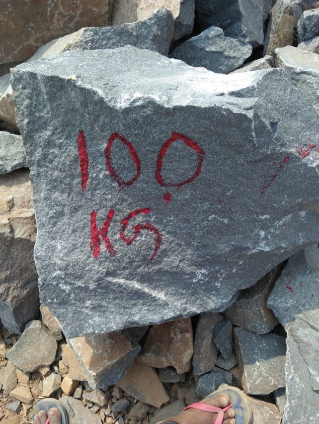 Boulder marked 100 kg