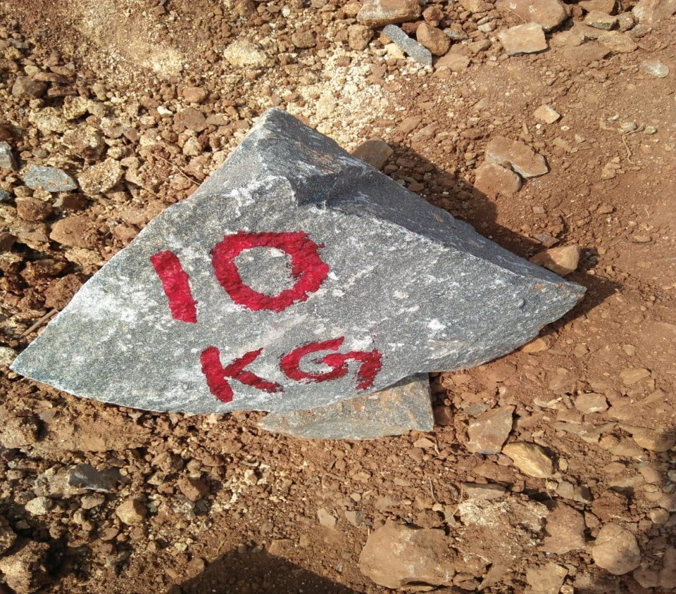 Boulder marked 10 kg